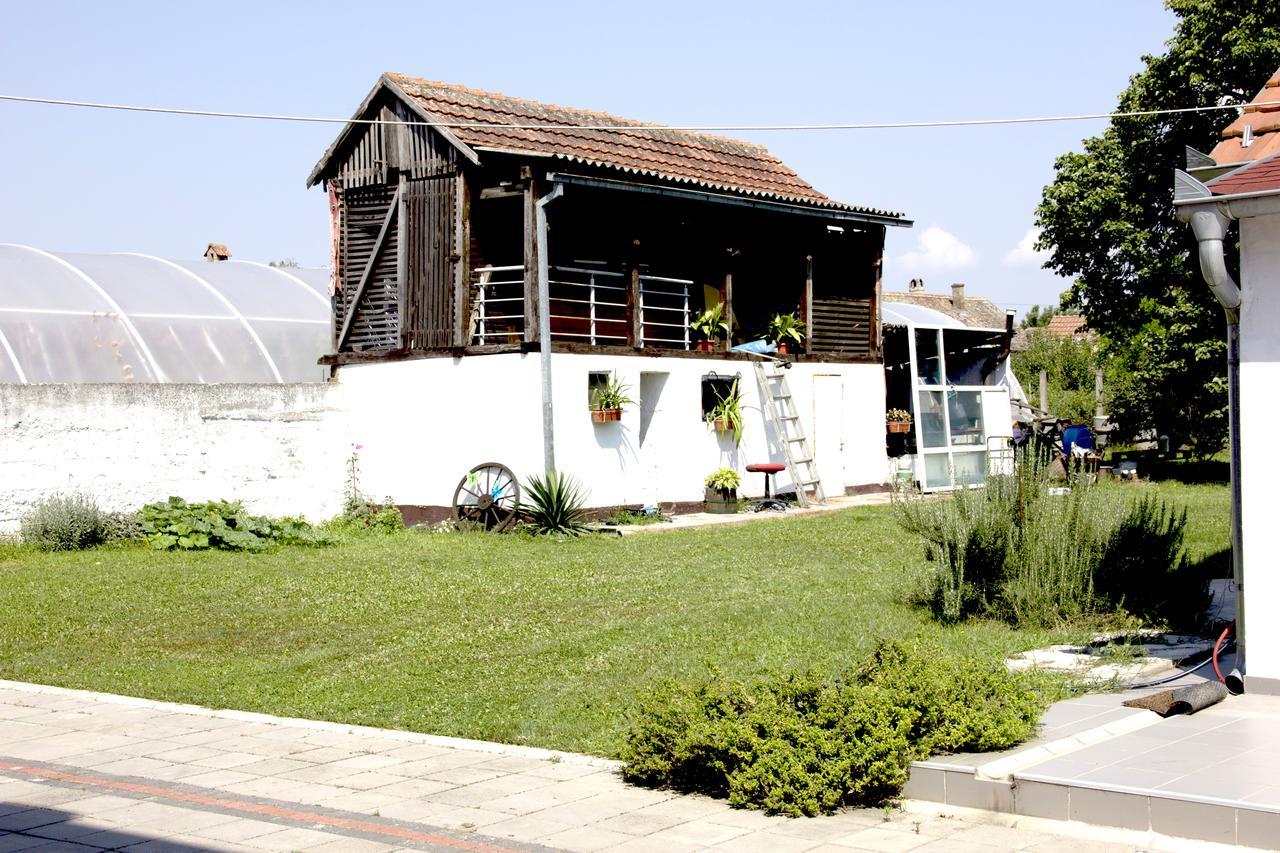 Lux House Olga Apartment Ruma Ngoại thất bức ảnh